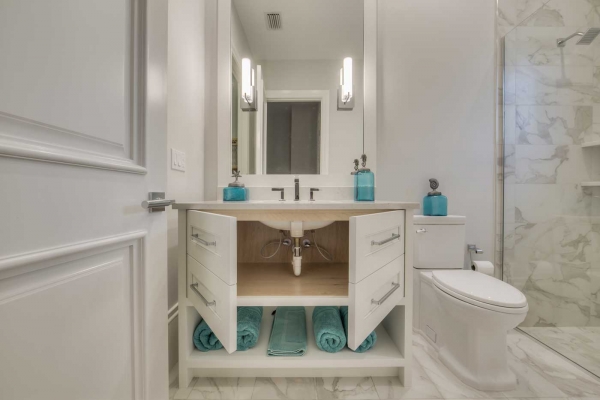 Uzzi-Bathroom-2